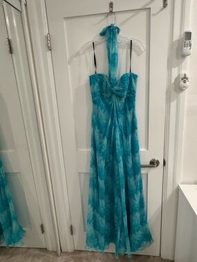 Laundry by Shelli Segal blue + white patterned chiffon halter gown (fair)